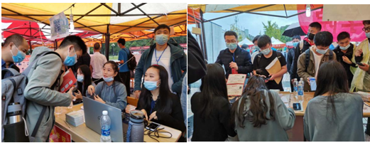 (图为学院高年级员工为新生现场答疑)