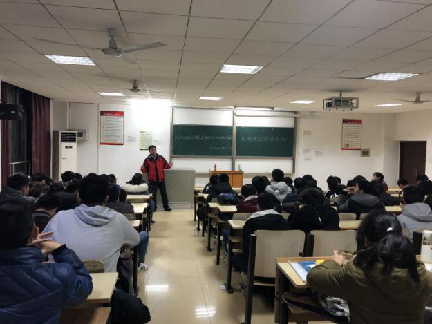 (电气系部为员工讲解考研就业相关知识)
